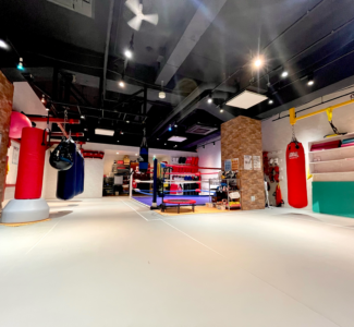 天高もある広々としたジムフロア