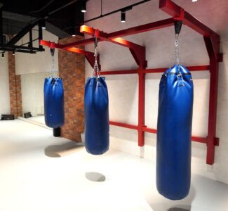 広々としたサンドバックエリア